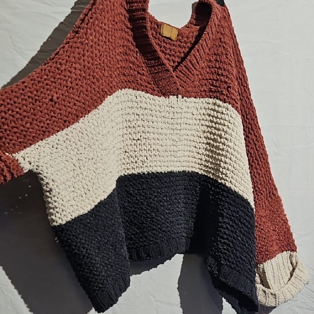 POL V-Neck Sweater in Rust, Cream, and Black